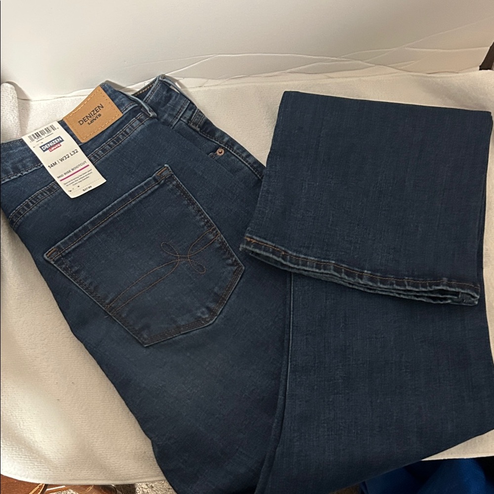 Levi's women’s  Deep Indigo Relaxed Jeans